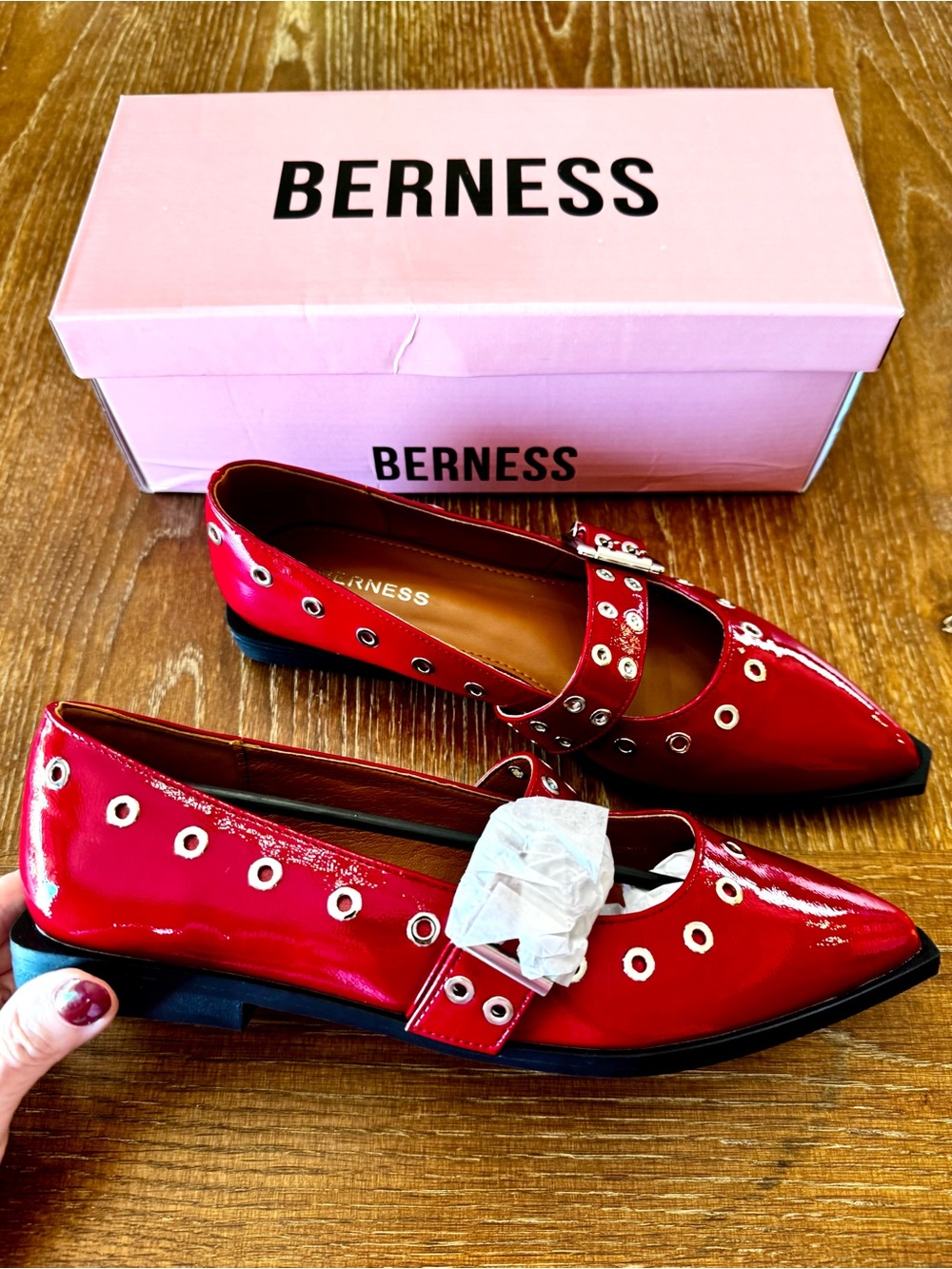 NWT red Berness Astra Grommet Mary
Jane flat 8.5 (marked 8, runs big) - Picture 4 of 13